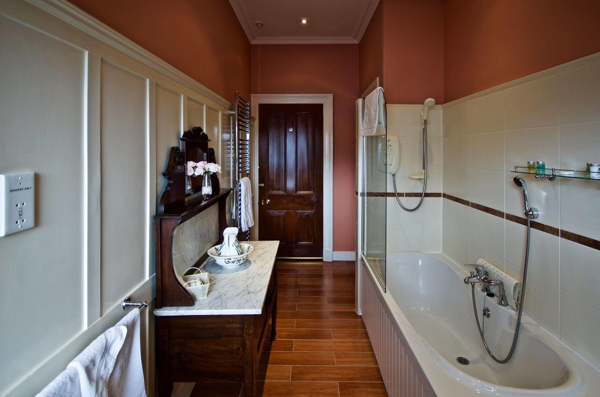 Muirholm Bed And Breakfast Пейзли Екстериор снимка
